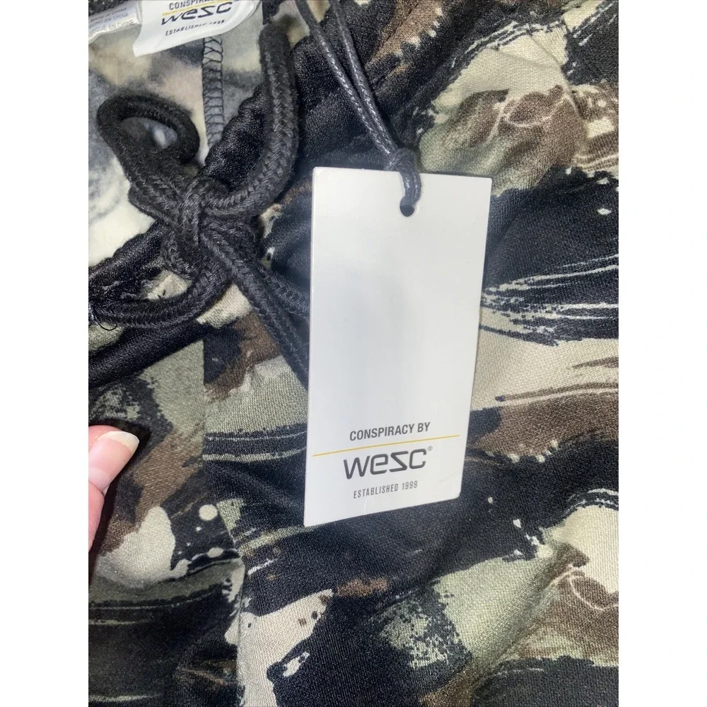 New WESC Camo Joggers/Sweatpants mens Sz‎ Medium